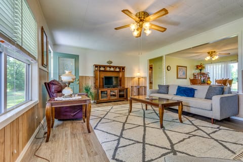 Delaware Vacation Rental: Walk to Lake Dardanelle! House in Arkansas