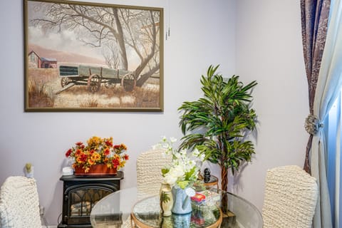 Lush Vallejo Cottage - 20 Mi to Napa Wineries House in Benicia