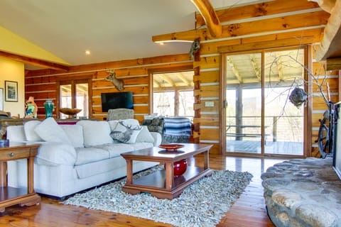 Mountain View & Fire Pit: Rustic Marshall Getaway! House in Buncombe County