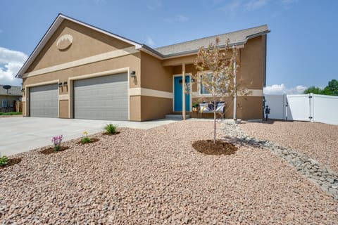 Sleek Montrose Home w/ Patio & Yard < 2 Mi to Town House in Montrose