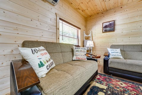 Charming Cabin Near Roaring River State Park! Apartment in Roaring River Township