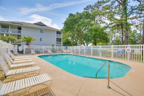 Sunny Little River Condo ~ 6 Mi to Myrtle Beach! Apartment in Little River