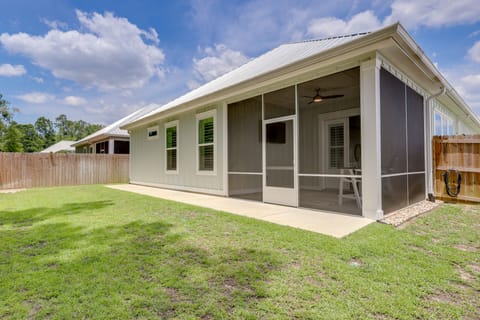 Bright Foley Home w/ Patio - 7 Mi to Wharf & Beach House in Foley