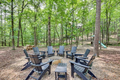 Family-Friendly Broken Bow Home w/ Deck & Grill! House in Oklahoma