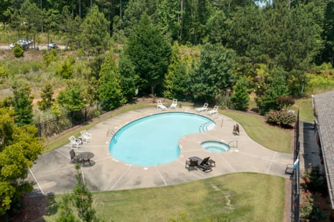 Lake Oconee Abode w/ Patio, Grill & Fire Pit Table Apartment in Lake Oconee