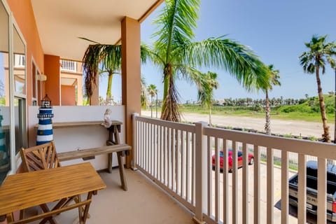 South Padre Island Condo: Walk to Beach! Apartment in South Padre Island