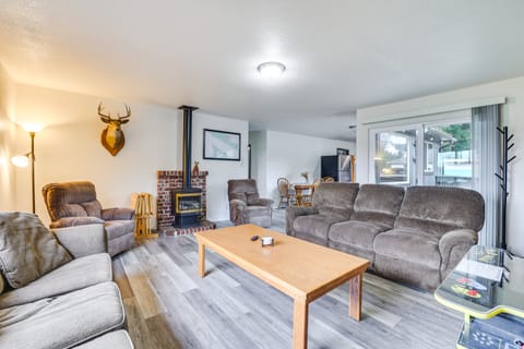 Olympic Peninsula Vacation Rental: 1 Mi to Water House in Washington