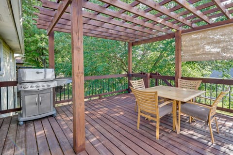 Single-Story Webb City Home w/ Deck & Gas Grill! House in Joplin