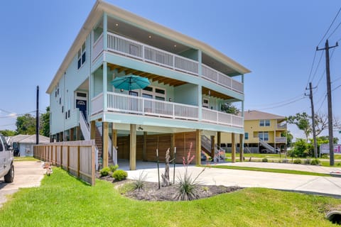 La Porte Home w/ Balconies: Walk to Beach! House in La Porte