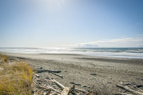 Westport Vacation Rental: Walk to Beach! Apartment in Westport