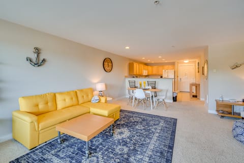 Westport Vacation Rental: Walk to Beach! Apartment in Westport