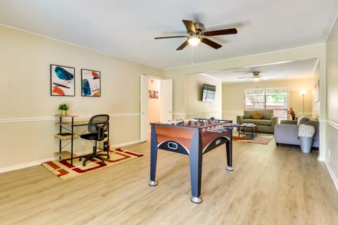 Private Temple Home w/ Fire Pit & Foosball Table! House in Temple