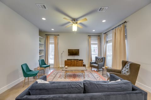 3 Mi to Zilker Park: Chic Condo w/ Patio! Apartment in Austin