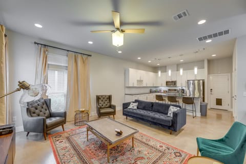3 Mi to Zilker Park: Chic Condo w/ Patio! Apartment in Austin