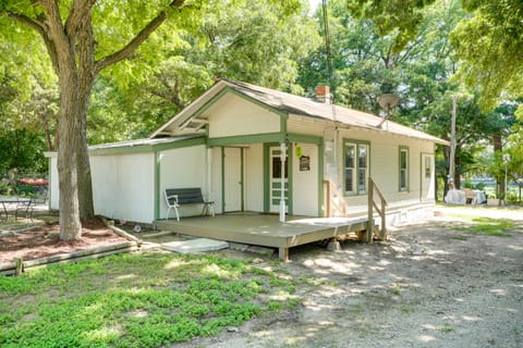 New Braunfels Vacation Rental on Lake Dunlap! Cottage in New Braunfels