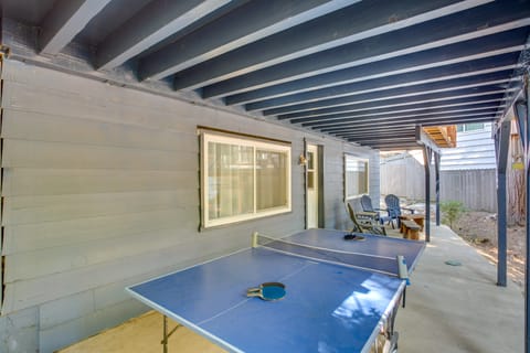 Steps to Lake Arrowhead: Cabin w/ BBQ! House in Lake Arrowhead