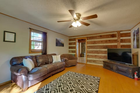 Family-Friendly Afton Cabin w/ Porch & Fire Pit! House in Cherokee Reservoir