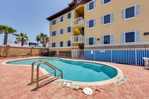 Pet-Friendly Fernandina Beach Condo: Walk to Beach Apartment in Fernandina Beach