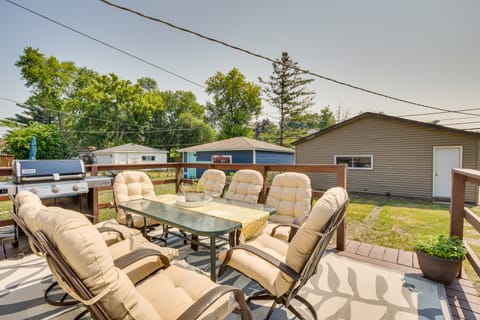 Des Plaines Vacation Rental w/ Spacious Backyard! House in Des Plaines