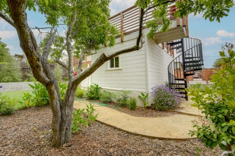 Pet-Friendly El Cerrito Home: Deck, Sauna & Views! House in El Cerrito