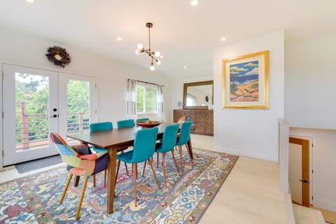 Pet-Friendly El Cerrito Home: Deck, Sauna & Views! House in El Cerrito