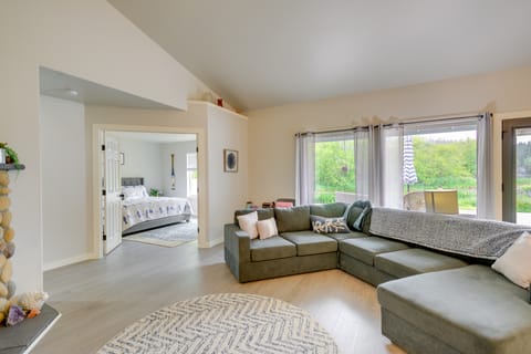 Lakefront Bremerton Vacation Rental w/ Hot Tub! House in Hood Canal