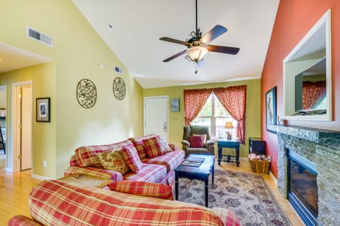 Taylorsville Cottage w/ Hot Tub & Lake Access! Cottage in Indiana