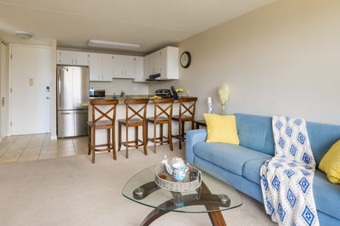 Honolulu Condo Stay w/ Balcony: Walk to Beaches! Apartment in McCully-Moiliili