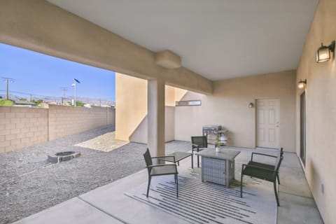 Airy Lake Havasu City Home: 3 Mi to London Bridge Apartment in Lake Havasu City