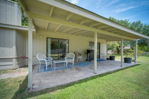 McQueeney Vacation Rental ~ 10 Mi to New Braunfels House in McQueeney