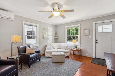 Charming Eugene Retreat: Private Hot Tub & Yard! House in Eugene