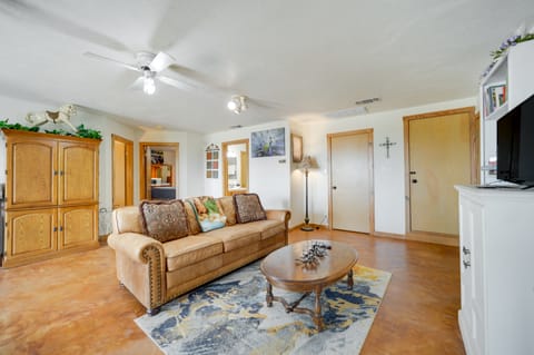 Fredericksburg Retreat w/ Private Hot Tub & Patio! House in Rio Grande