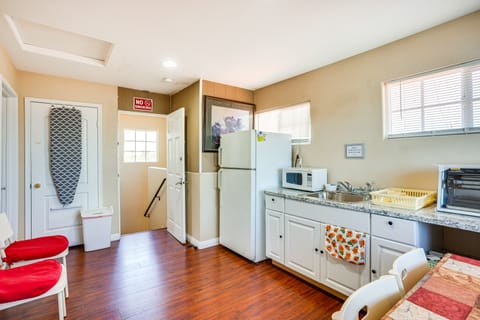 Westminster Apartment w/ Balcony, Near Disneyland! Apartment in Westminster