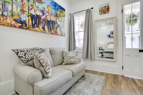 Modern New Orleans Studio on Bourbon Street! Apartment in Faubourg Marigny