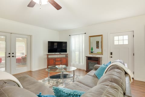 Rogers Vacation Rental ~ 7 Mi to Downtown House in Beaver Lake