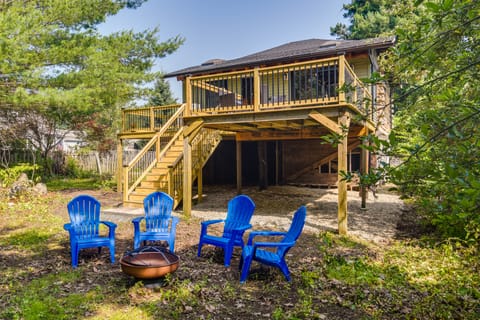 Fairhaven Harbor-Front Gem - Steps From the Water! House in Fairhaven