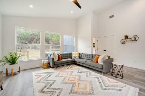 Canyon Lake Oasis: Backyard & Wraparound Deck! House in Canyon Lake