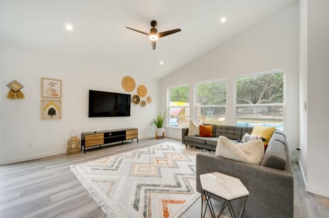 Canyon Lake Oasis: Backyard & Wraparound Deck! House in Canyon Lake