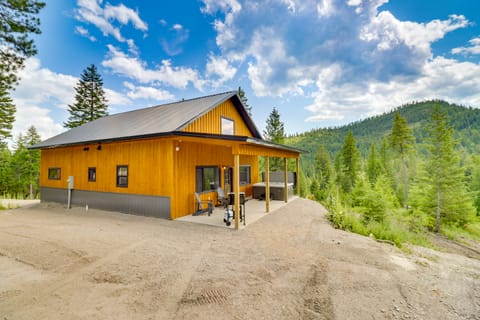 Modern Lakeside Cabin w/ Mountain Views & Hot Tub! House in Flathead Lake