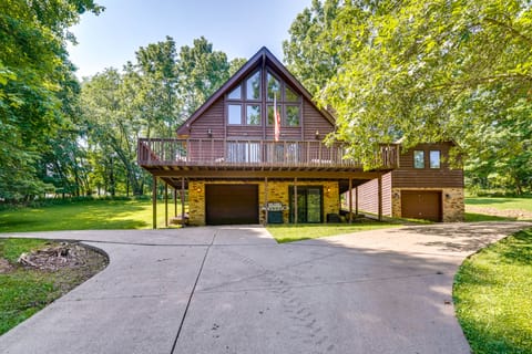 Cabin w/ Deck ~ 3 Mi to Apple Valley Lake! House in Ohio