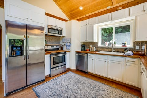 Gold Beach Vacation Rental: Close to Beaches! Cottage in Oregon