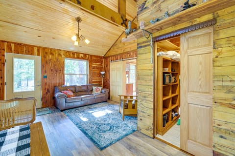 Pet-Friendly Eureka Springs Rental w/ Private Deck House in Eureka Springs