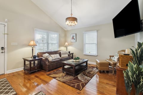 Savannah Home w/ Patio & Grill ~ 2 Mi to Downtown House in Savannah