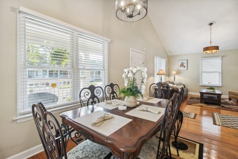 Savannah Home w/ Patio & Grill ~ 2 Mi to Downtown House in Savannah