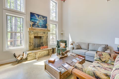 Charming Eclectic Vacation Rental w/ Beach Access! Cottage in Lake Martin