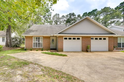 Tranquil Thomasville Retreat w/ Deck + Dining Area House in Thomasville