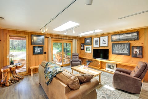 Unique Nordman Retreat 1 Mi to Priest Lake! House in Priest Lake