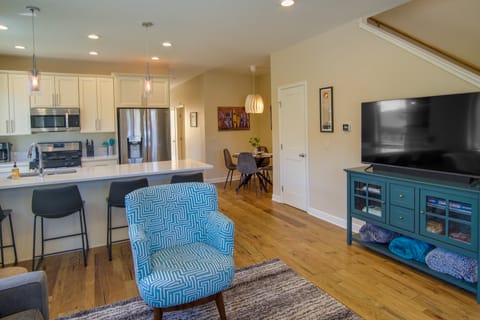 Salida Oasis: 1 Mi to Town, Mountain View, Hot Tub Apartment in Salida