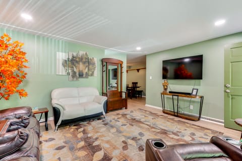 Pet-Friendly Gem w/ Private Yard in Westminster! House in Westminster