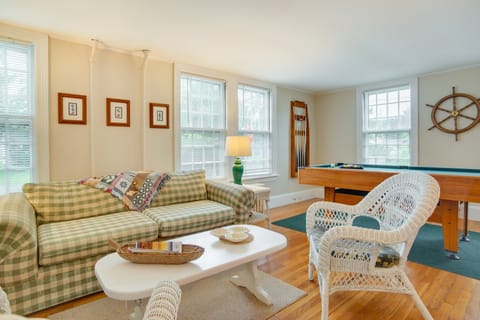 Hyannis Home with Deck & Grill: 1 Mi to Marina House in Hyannis